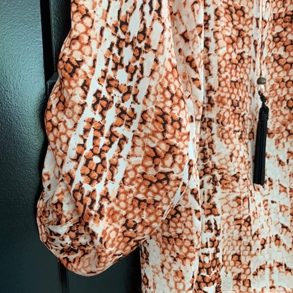 Dana Buchanan Orange/Cream Animal Print Flouncy Blouse. Size Medium. - Picture 5 of 13